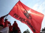 momen-massa-pdip-geruduk-polres-jaktim-4_169