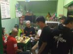 ganjar-pranowo-makan-nasi-pecel-di-warung-bu-ambra-jalan-citarum-jember