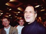 steve jobs memimpin